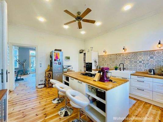 Küche und Wohnzimmer gehen in einander über