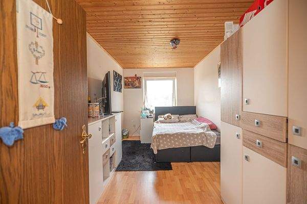 Schlafzimmer 2 (linke Haushälfte)