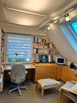 Büro im DG - indirekte Beleuchtung