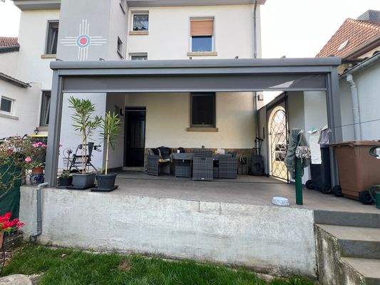 überdachte Aussenterrasse