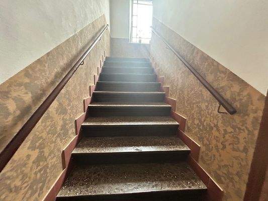 gepflegter Hausflur MFH