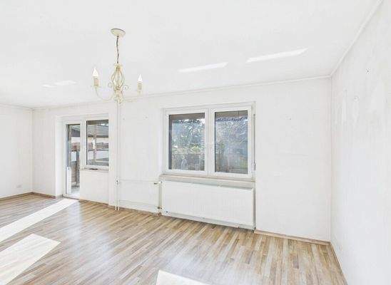 Wohnzimmer EG mit Blick zur Terrasse