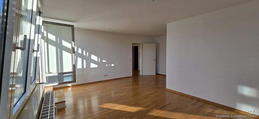 Der lichtdurchflutete Wohn- und Essbereich