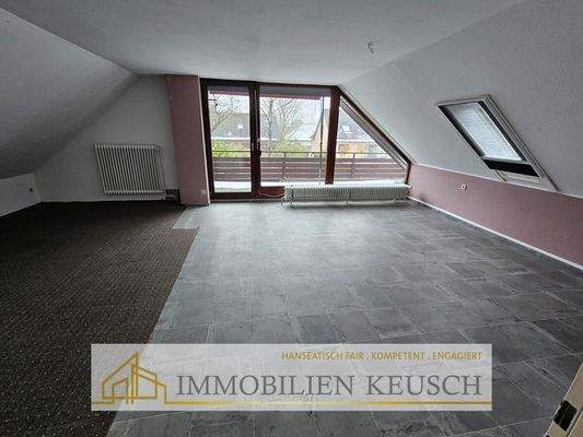 Großes Schlafzimmer mit Balkon OG