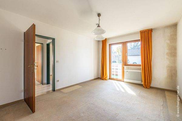 Zimmer mit Balkonzugang