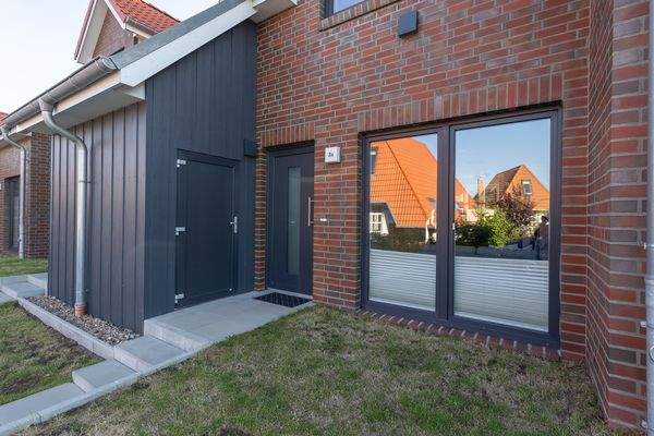 Außenansicht Eingangsbereich mit Abstellraum