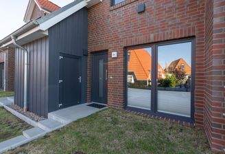 Außenansicht Eingangsbereich mit Abstellraum