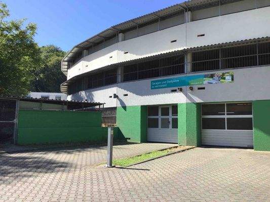 Ansicht der Ein- und Ausfahrt