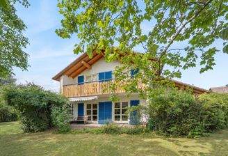 Rückseite Haus mit Garten