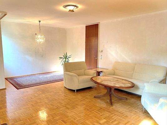 Wohnzimmer mit Essbereich