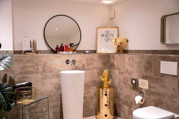 Kunden-WC im Kellerbereich