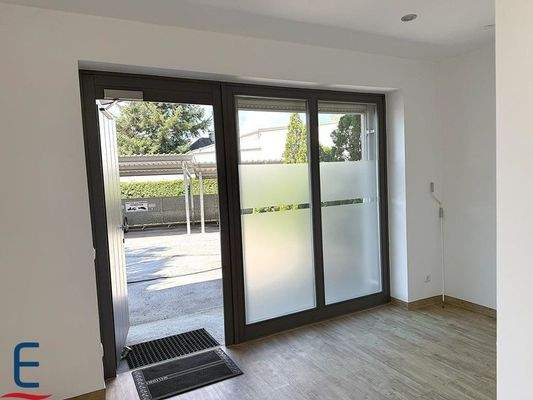 Geschäftsfläche: 100, 85 m²