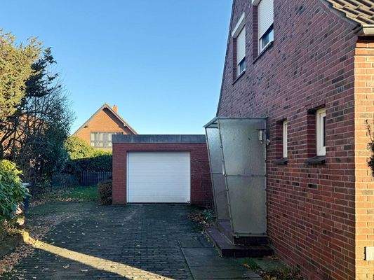 Garagenauffahrt & Hauseingang