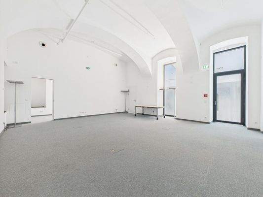 CAM04191G0-PR0048-STILL002