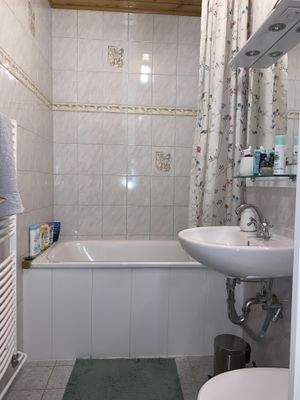 gepflegtes Wannenbad