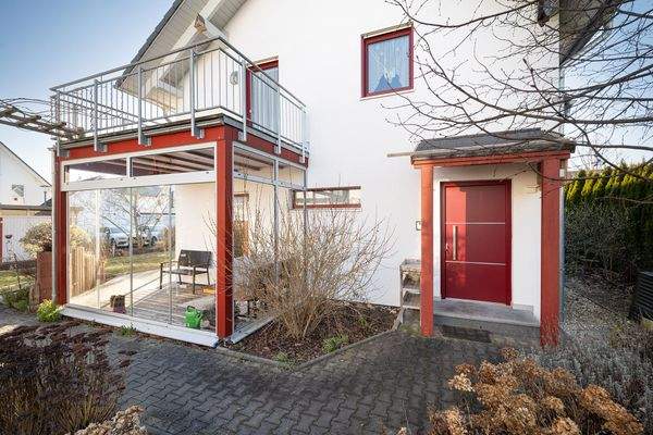 Eingangsbereich mit Blick auf den Wintergarten