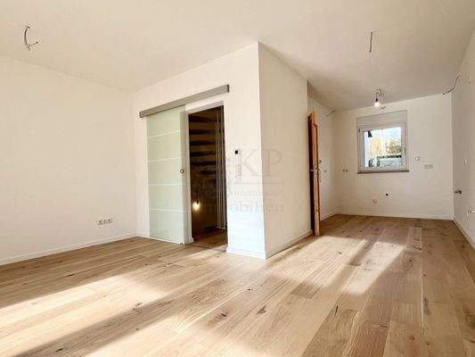 HELLES WOHN-ESSZIMMER ZUR KÜCHE