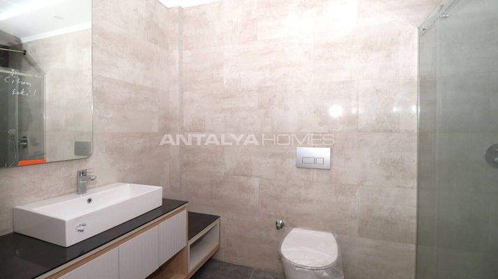 Spacious Flats in a Complex with Pool and Security in Altintas