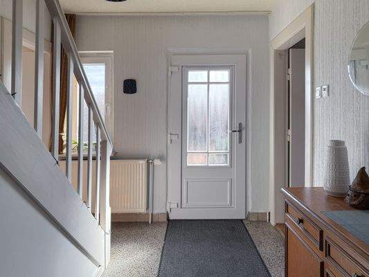 4. Heller Eingangsbereich mit Terrazzoboden.jpg