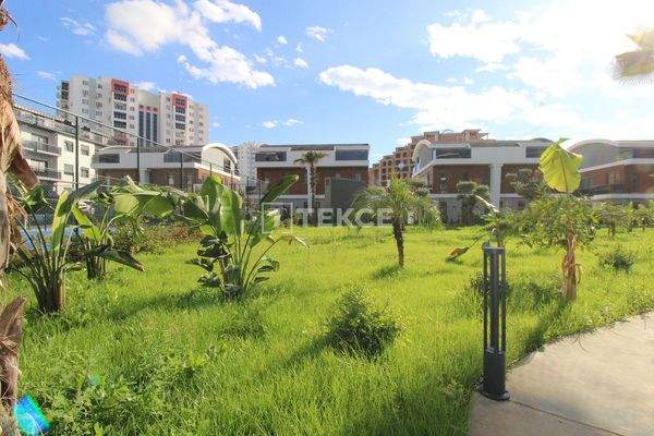 Apartments with Swimming Pool and Aquapark in Antalya Altintas