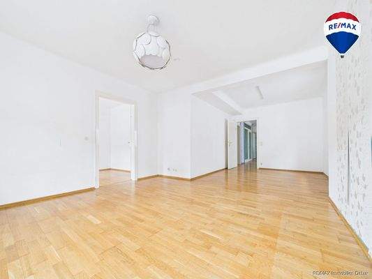 REMAX Immobilien DeLux Wohn-/Geschäftshaus Wohn-/Esszimmer Ottweiler Mark Borowicz