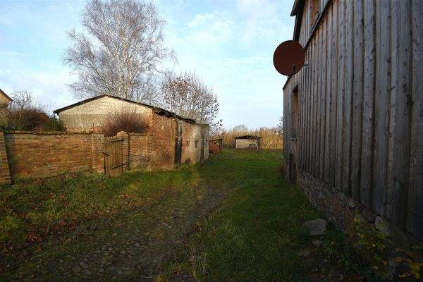 Seitlicher Zugang zum Grundstück