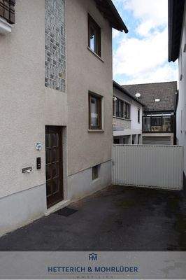 Haustür und Hofeingangstor