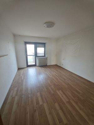 Schlafzimmer 2 mit Balkon OG