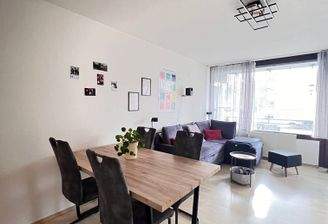 Heller Wohn- und Essbereich