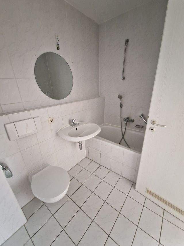 Ruhig + zentral: gemütliche 1-Zi.-Whg. mit Balkon! - Photo 2