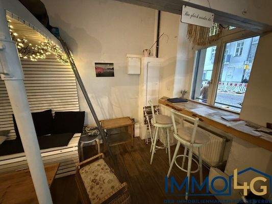 1fede493-b3dc-42ef-9b83-aa0f196572a9