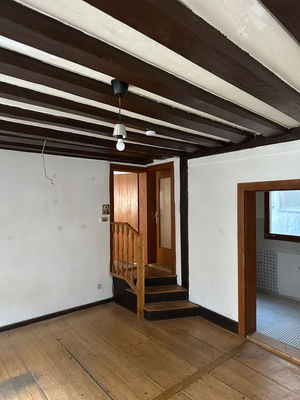 Decke mit Holzbalken