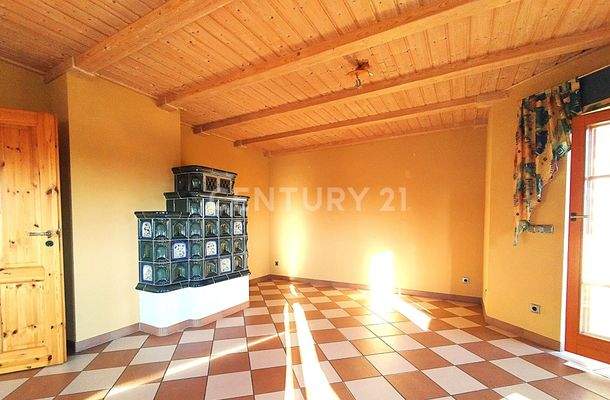 Der Wohnbereich mit Zugang zur Terrasse