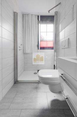 Bad mit Dusche Erdgeschoss