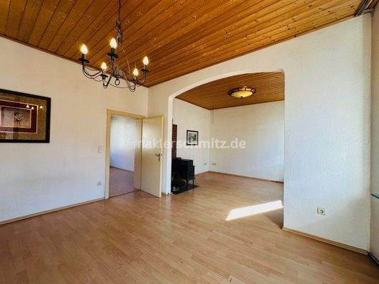 Zimmer 1 1.OG Ansicht 2 zum Nebenzimmer Haupthaus