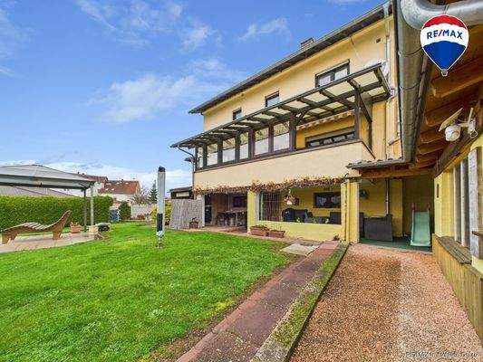 RE/MAX Immobilien DeLux Zweifamilienhaus Wadern-Lockweiler Garten