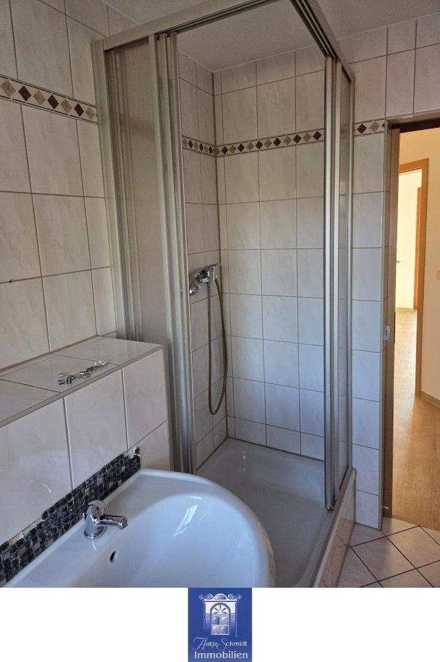 Wohlfühlwohnung mit großem Balkon und Tageslichtbad mit Dusche! - Photo 4