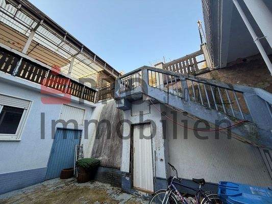 Zugang zum Obergeschoss über den Hof