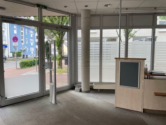 Theke_Blick auf Ladeneingang