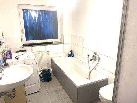 Tageslichtbad EG Wohnung rechts