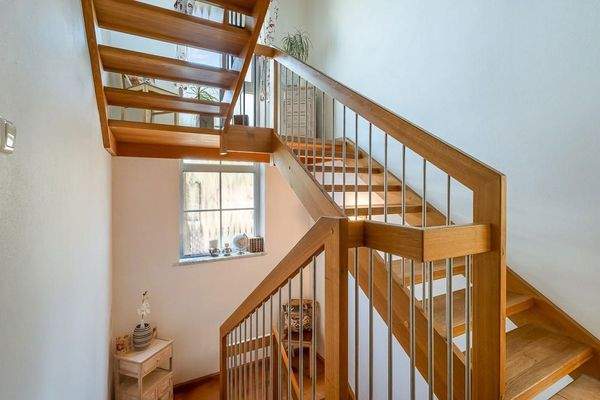 Helle Eiche-Vollholztreppe