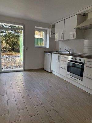 Küche mit Zugang zum Garten