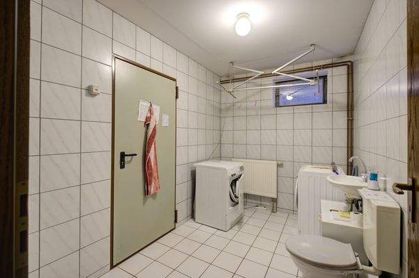 Waschküche und WC - KG