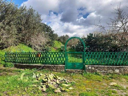 Kreta, Kato Episkopi: Traditionelles neu gebautes Steinhaus zum Verkauf