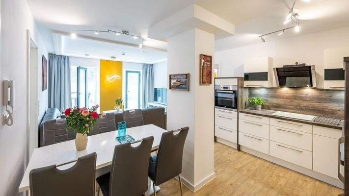 Küche mit Essbereich