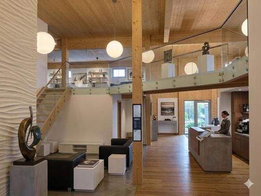 7 K640_Bild EG mit Treppe zur Empore.JPG