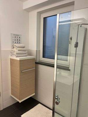 Duschbad KG mit Fenster.jpg