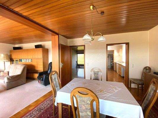 Essbereich mit Blick Richtung Küche