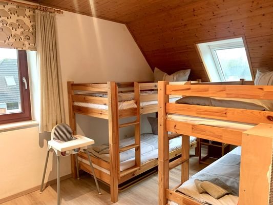 Kinderzimmer mit Etagenbetten