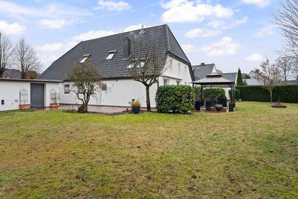 Große Rasenfläche ideal zum Flanieren oder Spielen.